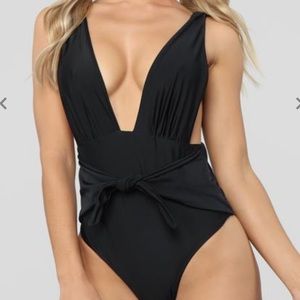 FASHION NOVA 1 piece swimsuit